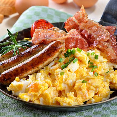 The Ultimate Breakfast Battle: Sausage vs. Bacon – And Why They Belong Together